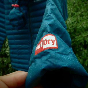 OutDry odolává dešti obstojně.