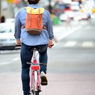 Pracujete na cestách? Vozíte notebook všude s sebou? Dočtete se, jak by měl vypadat batoh pro pracující nomády.