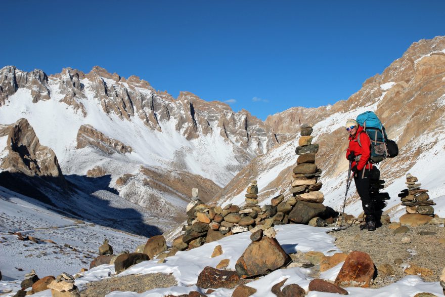 Kateřina Smolová cestou do SisirLa Pass ve výšce 4760 mnm 