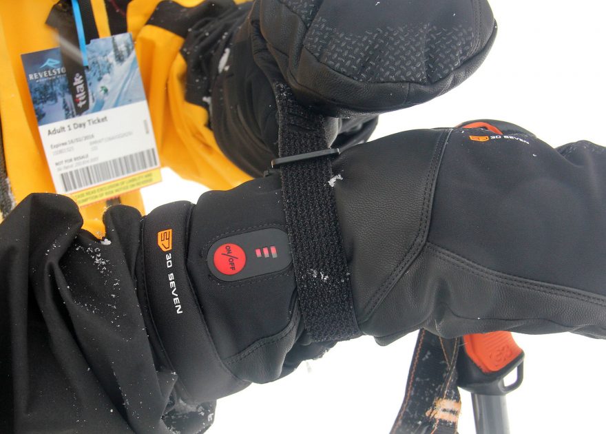 Stahování rukavic je snadné i přesto, že se jedná o palcové rukavice