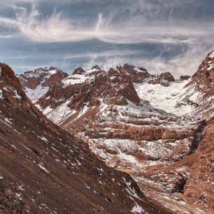 Čtyřtisícový Jebel Toubkal je dominantou Vysokého Atlasu. Jak se leze na čtyřtisícovku v Africe?