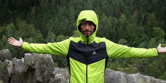 Rafinovaná zateplovačka &#8211; recenze zateplovací bundy Salomon Drifter Hoodie