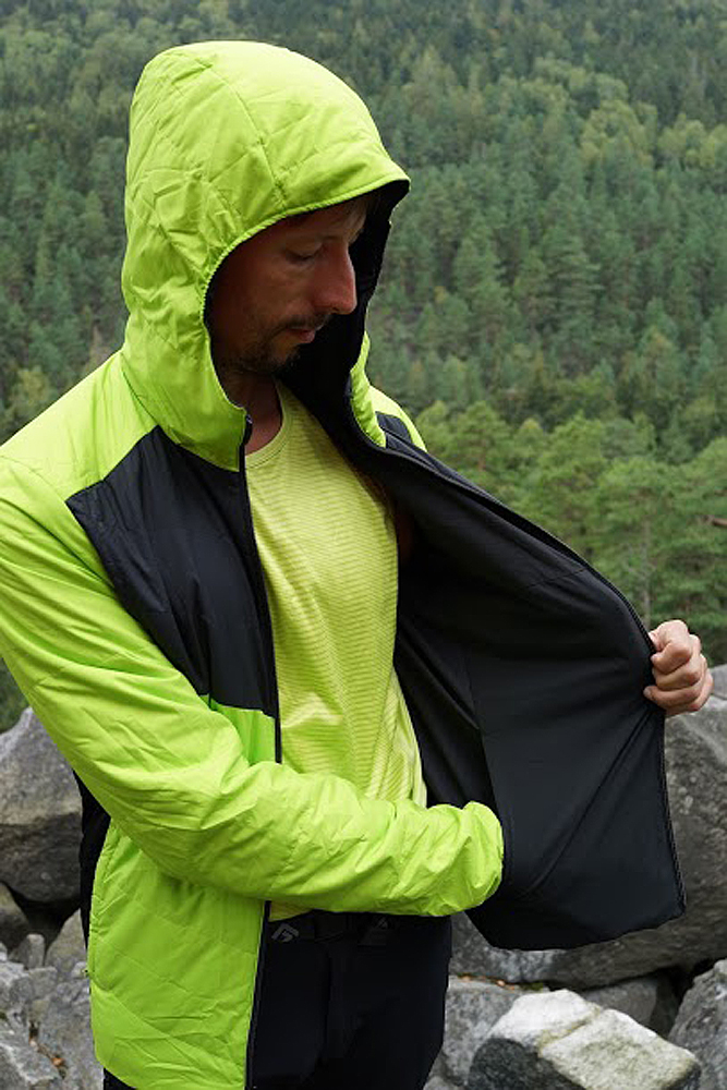 Salomon Drifter Hoodie disponuje 4 kapsami.