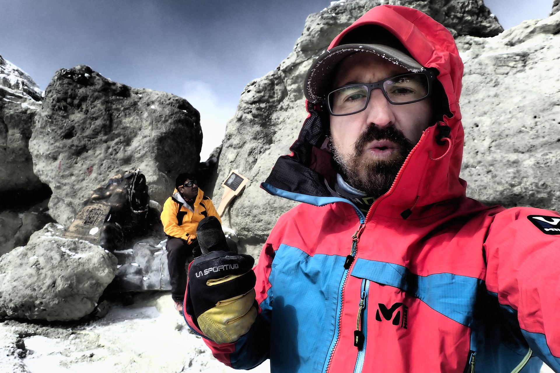 WOOLIFE na Damavandu ve výšce  5671 metrů nad mořem.