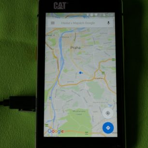 Hledání v mapách na telefonu CAT S60.