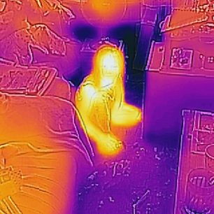 Snímek skrytého dítě pomocí termokamery CAT S60.