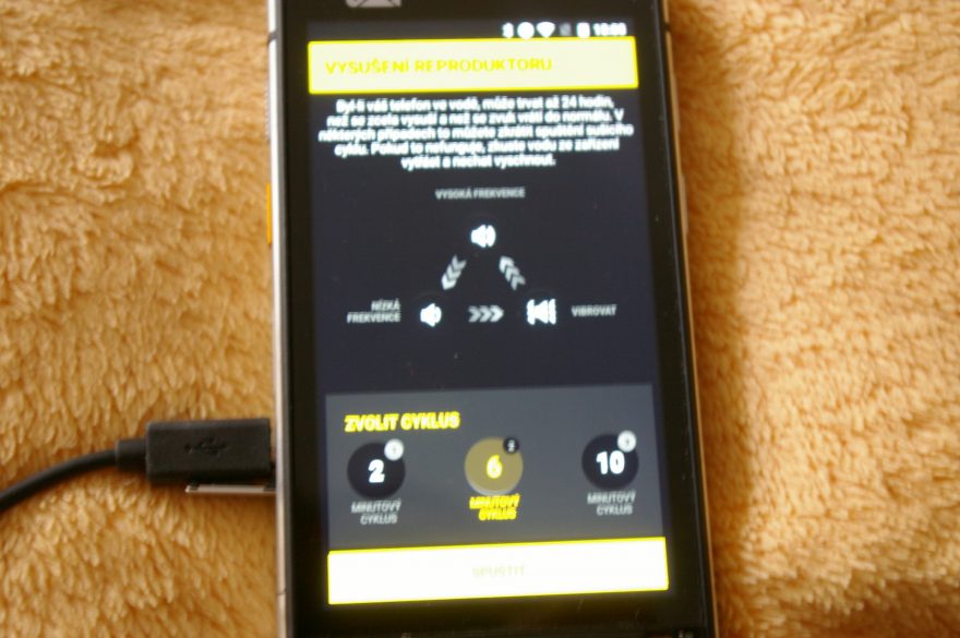 Sušení repra a mikrofonu CAT S60.