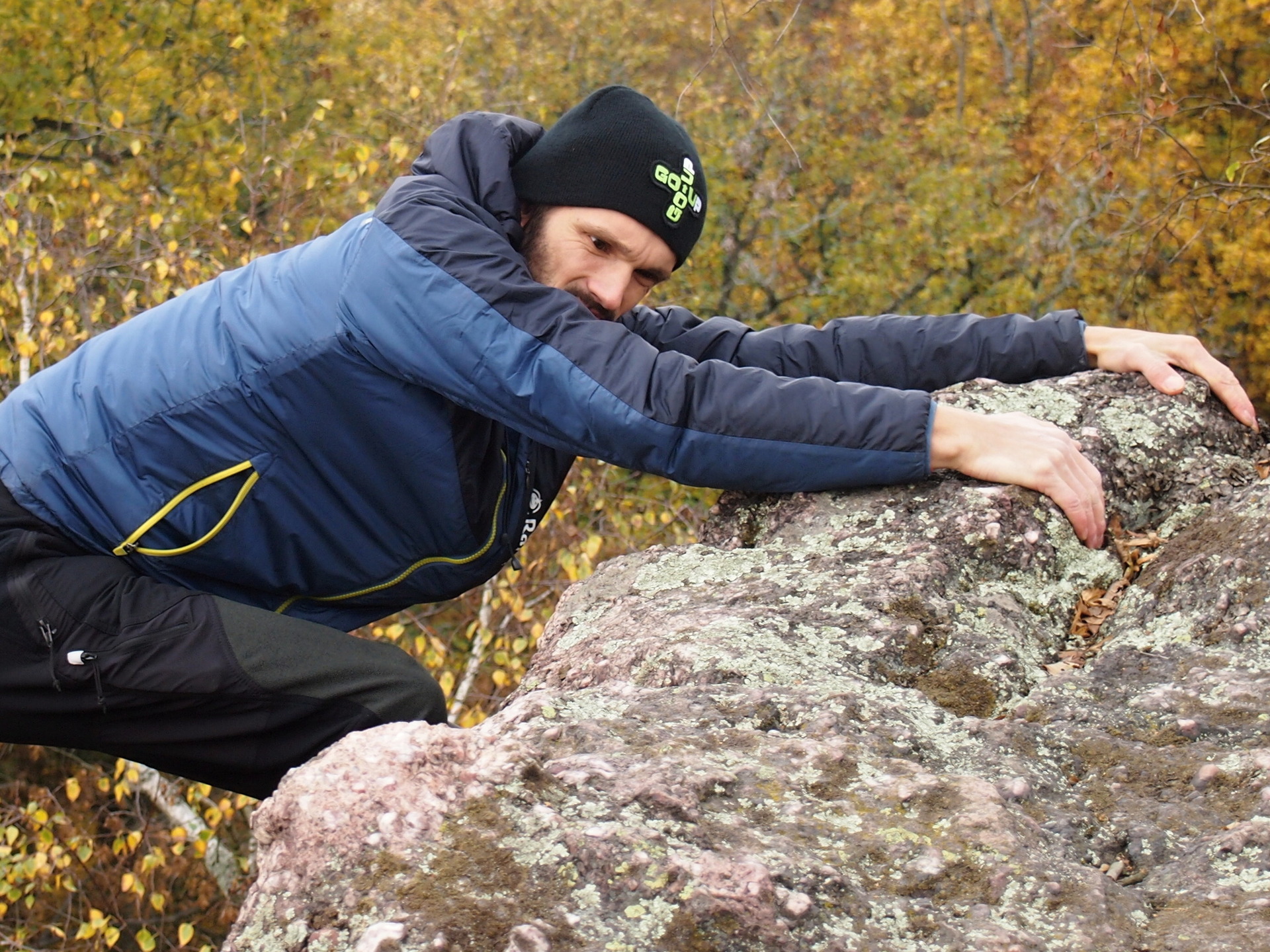 Bunda Fletcher při vrchním boulderingovém výšihu.