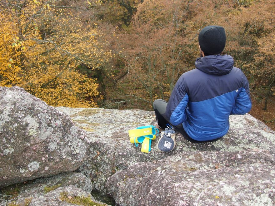 Bunda Rafiki Fletcher je vhodná na pohyb i pro chvíle odpočinku ve skalách.