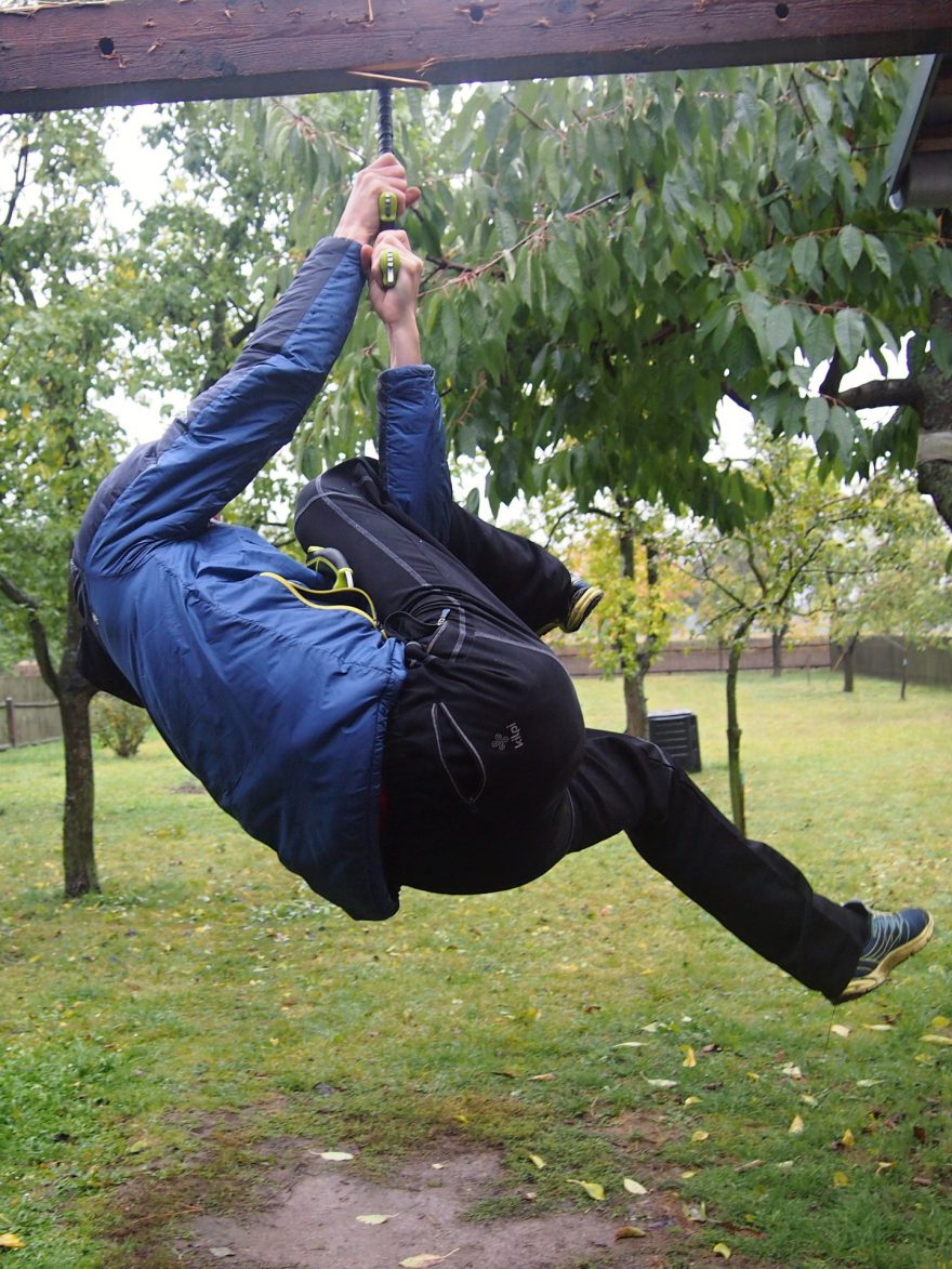 Bunda Rafiki Fletcher při nácviku na zimní drytooling.