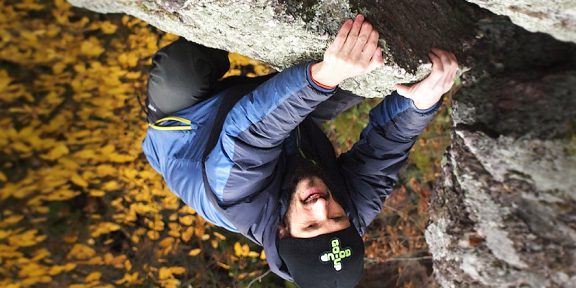 V pohodě do skal i na stěnu &#8211; recenze zateplovací bundy RAFIKI Fletcher