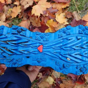 Drobné zanášení vzorku Salomon Cruzano GTX při podzimních procházkách.