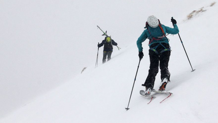 Marmot Red Star Jacket Prodloužený zadní díl chrání záda.