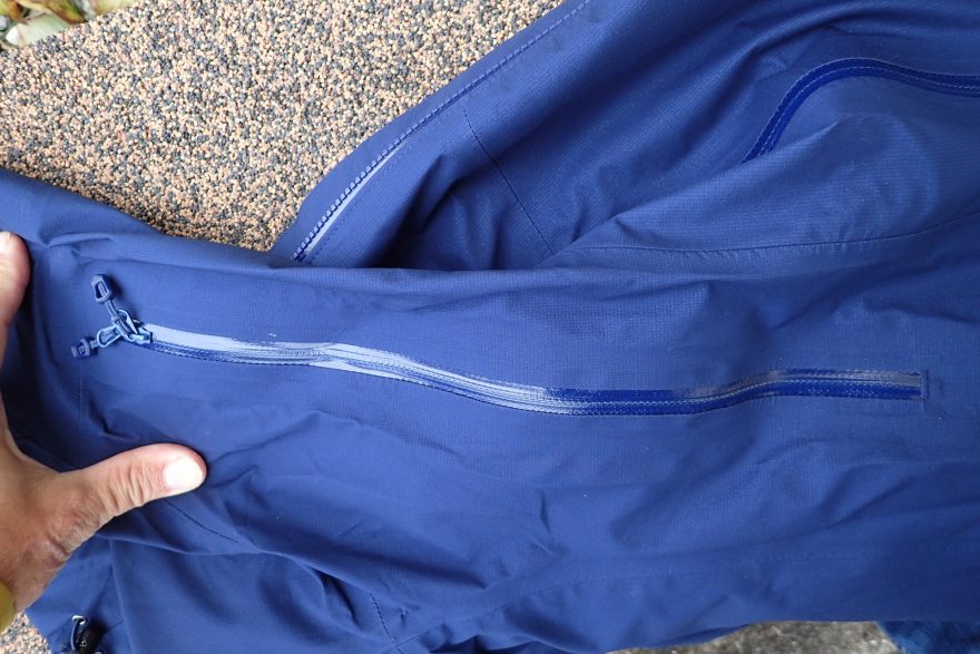 Ventilace bundy Marmot Red Star Jacket je opravdu velkorysá.