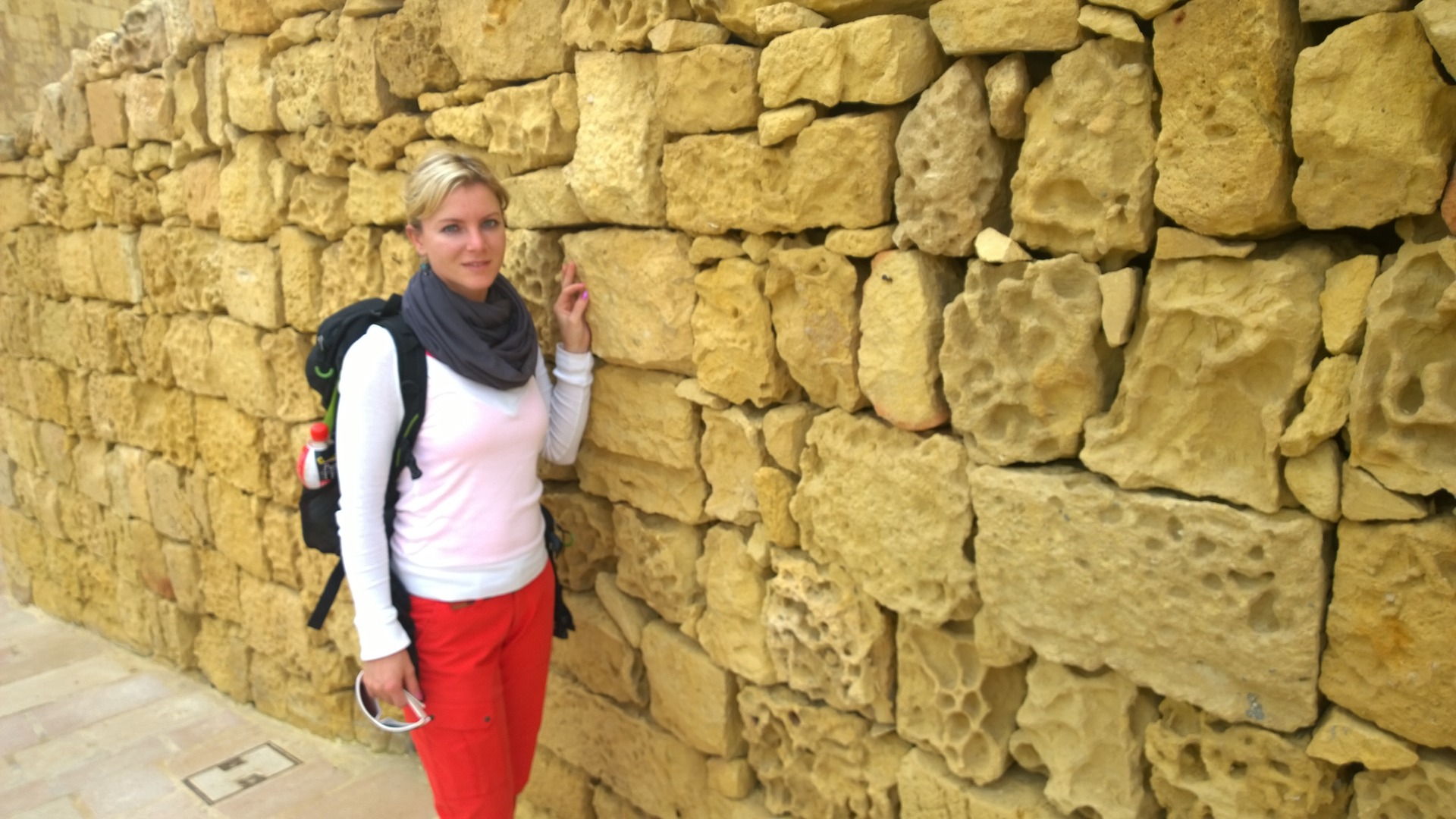 Kalhoty Warmpece ELKIE mě doprovázely i na mých cestách. U zdi nářků ve Vallette.