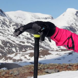 Oko Trigger Loop nan rukavicích Leki bezpečně drží hůlku