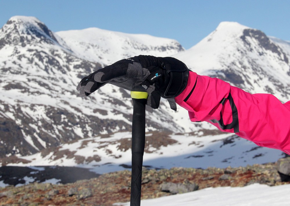 Oko Trigger Loop nan rukavicích Leki bezpečně drží hůlku