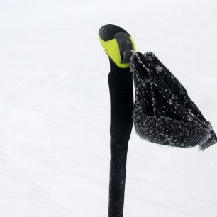 Samostatná poutka jsou univerzálně použitelná s jakýmikoliv rukavicemi