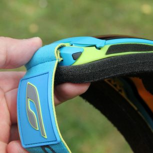 Detail otevření u brýlí Julbo Airflux