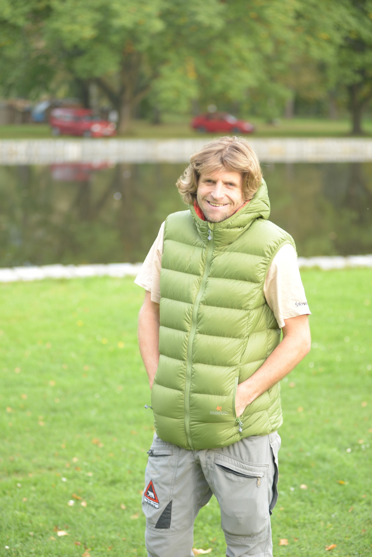 Na velikost M snad až příliš velká vesta Warmpeace Alamo.