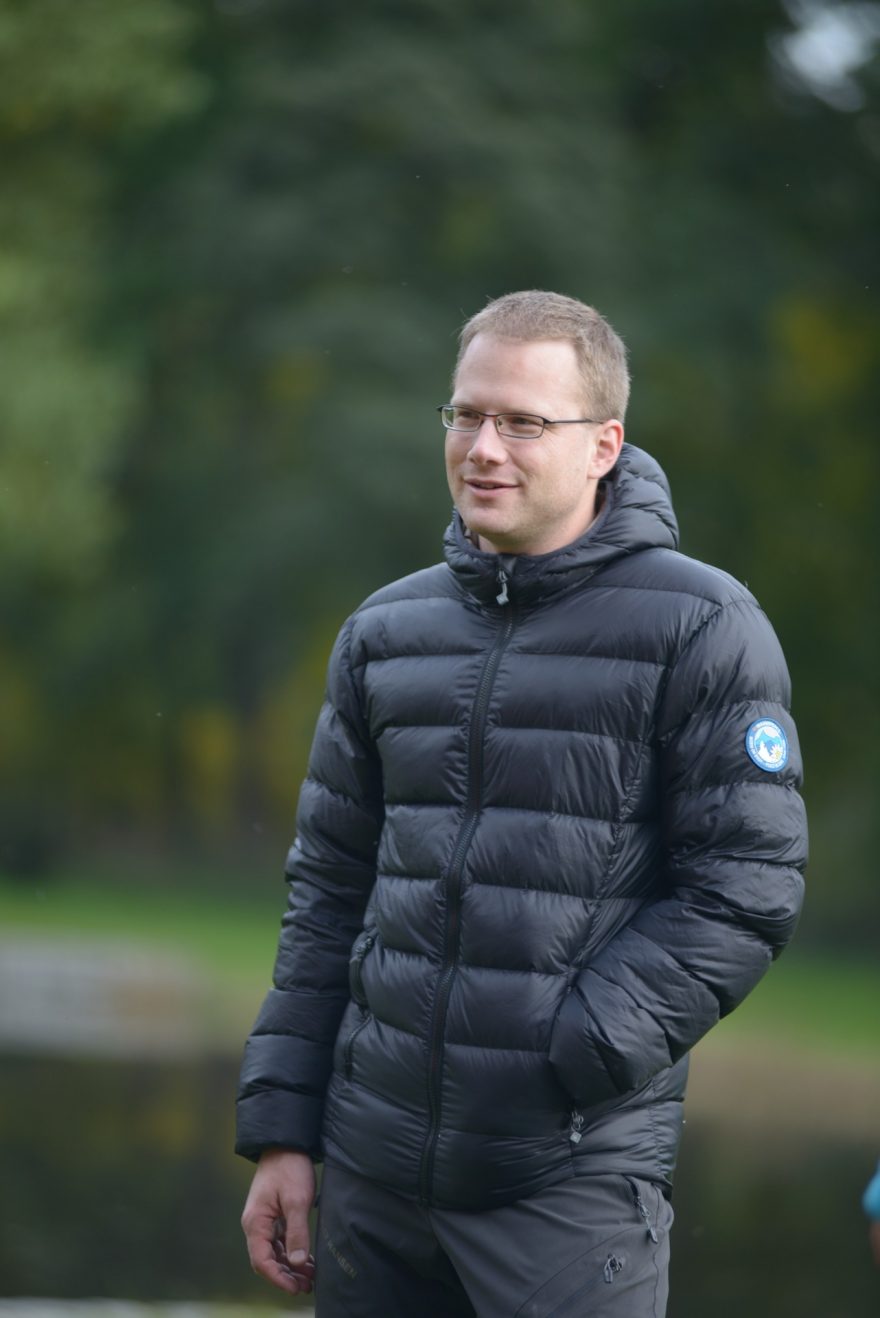 Pánská velikost M padne mnohem lépe na postavu o rozměrech L.