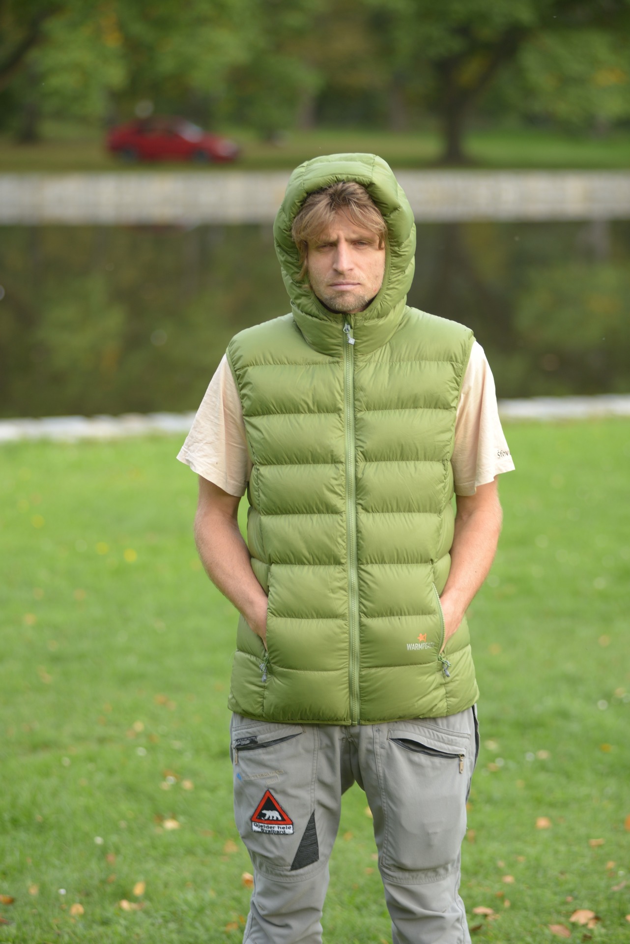 Warmpeace Alamo s kapucí.