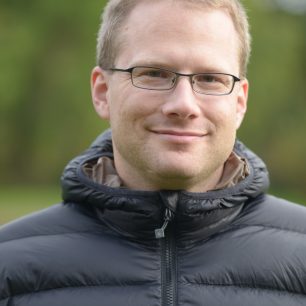 Warmpeace Vernon partie kolem krku.