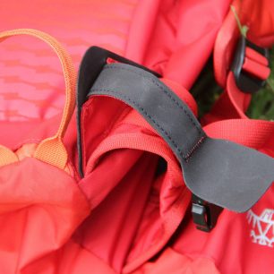 Výztuha dolního materiálového popruhu