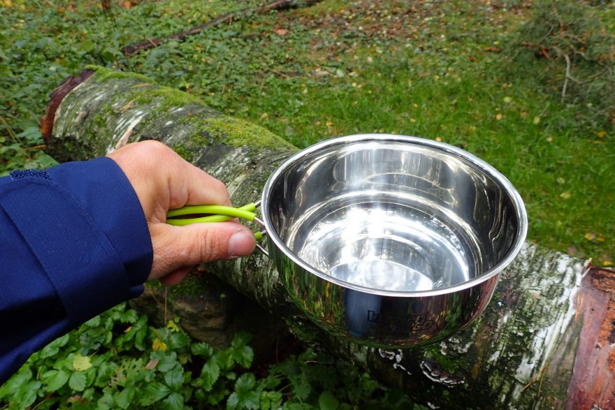 Dno u nádobí Trio S je příjemně zaobleno a pasuje na lžíci.