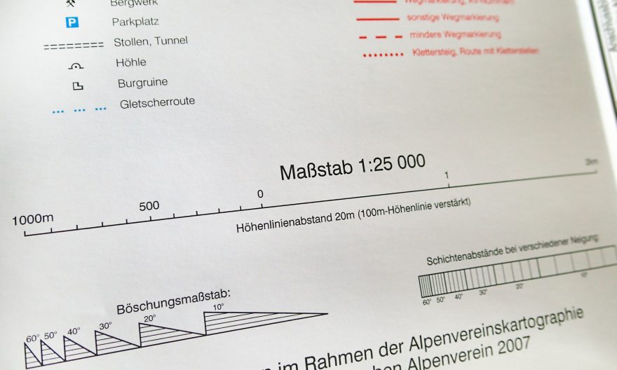 Meřítko mapy a ekvidistance.