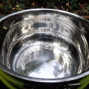 Pinguin sada nerez nádobí - vnitřní značení objemu po půl litrech.