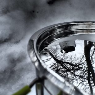 Pokličky mají tři malé otvory na odvod páry.