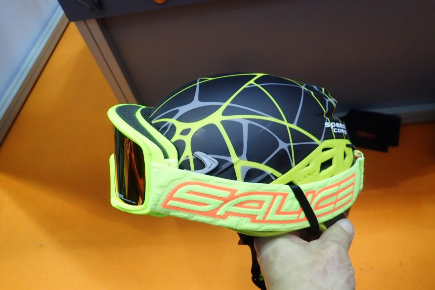 CAMP Nová helma SPEED comp, která splňuje normu na lezení i na sjezd.