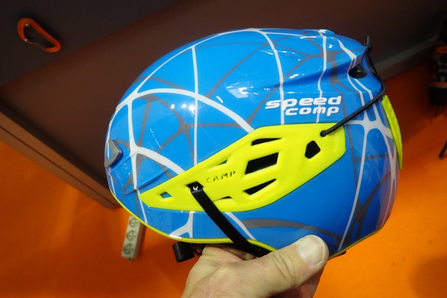 CAMP Nová helma SPEED comp, která splňuje normu na lezení i na sjezd.