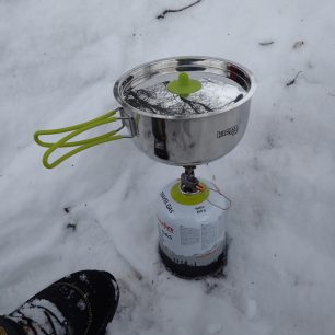 Sklápěcí madlo je opatřeno odolnou silikonovou žáruvzdornou bužírkou a proto nepálí.