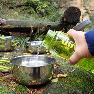 Vařit v nerezovém nádobí je vždy radost, ale za cenu vyšší hmotnosti.