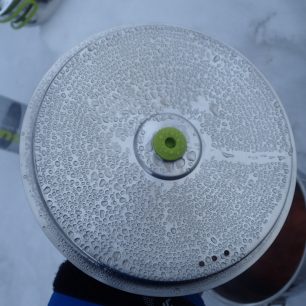 Zajímavá struktura kapiček na pokličce. Na funkci to však nemá vliv.