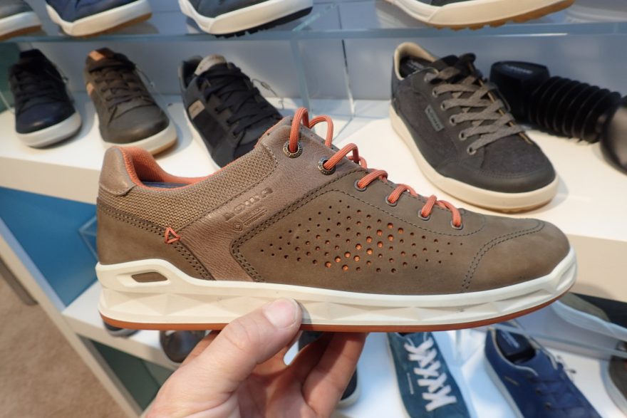 LOWA Pěkné fashion bota s GOTE-TEX Surround.