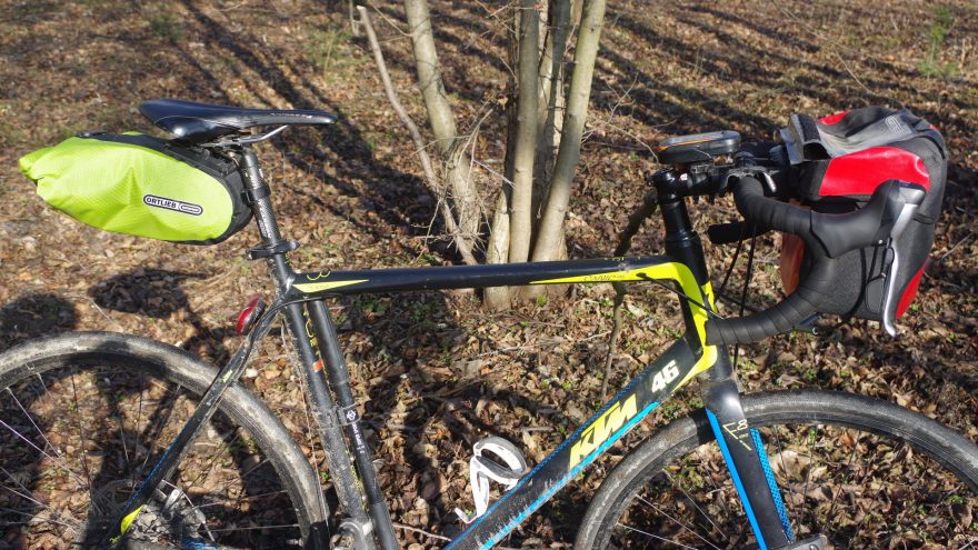 Na gravel biku i s přední brašnou