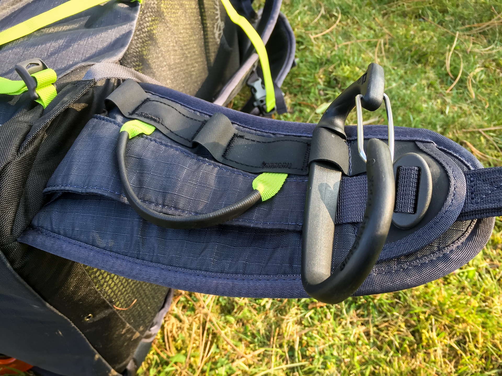 Bederní pás s Caritoolem. Bederní pás s Caritoolem.