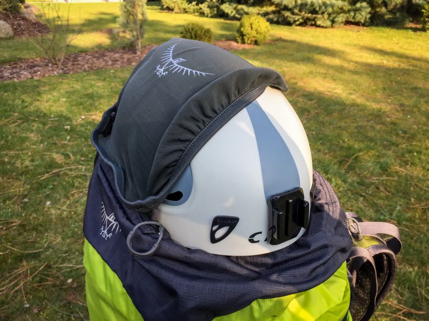 Deatil přichycení helmy, vešla by se i větší.