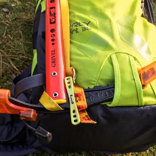 Jednoduché a funkční upnutí cepínu.