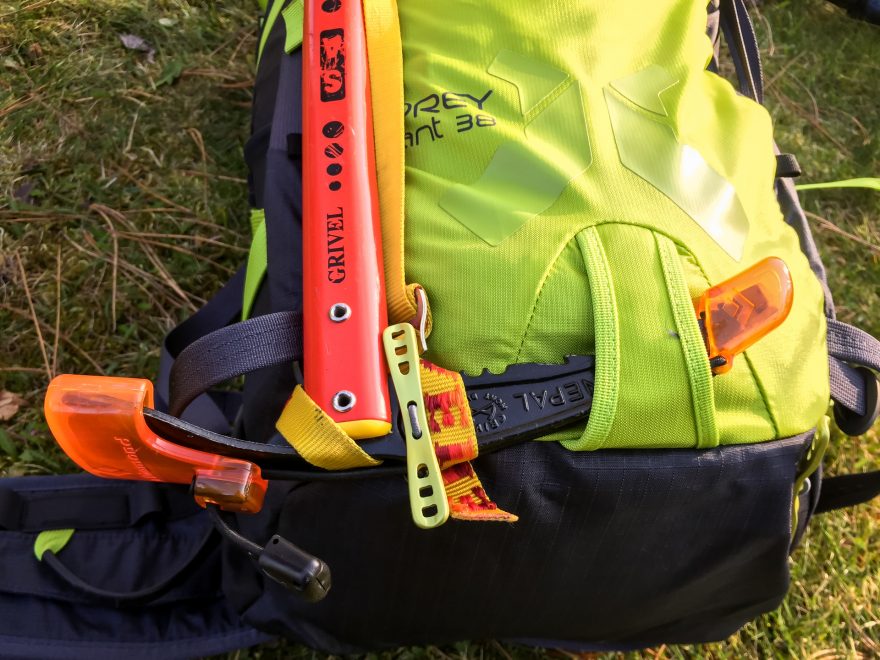 Jednoduché a funkční upnutí cepínu.