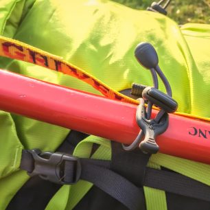 Cepín lze připnout i v rukavicích.