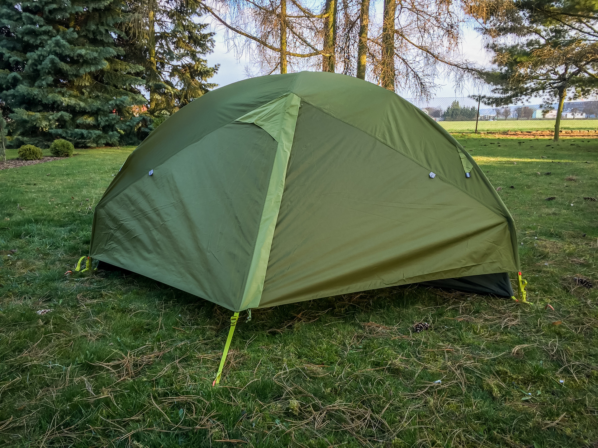 Celkový pohled na předsíňku stanu.