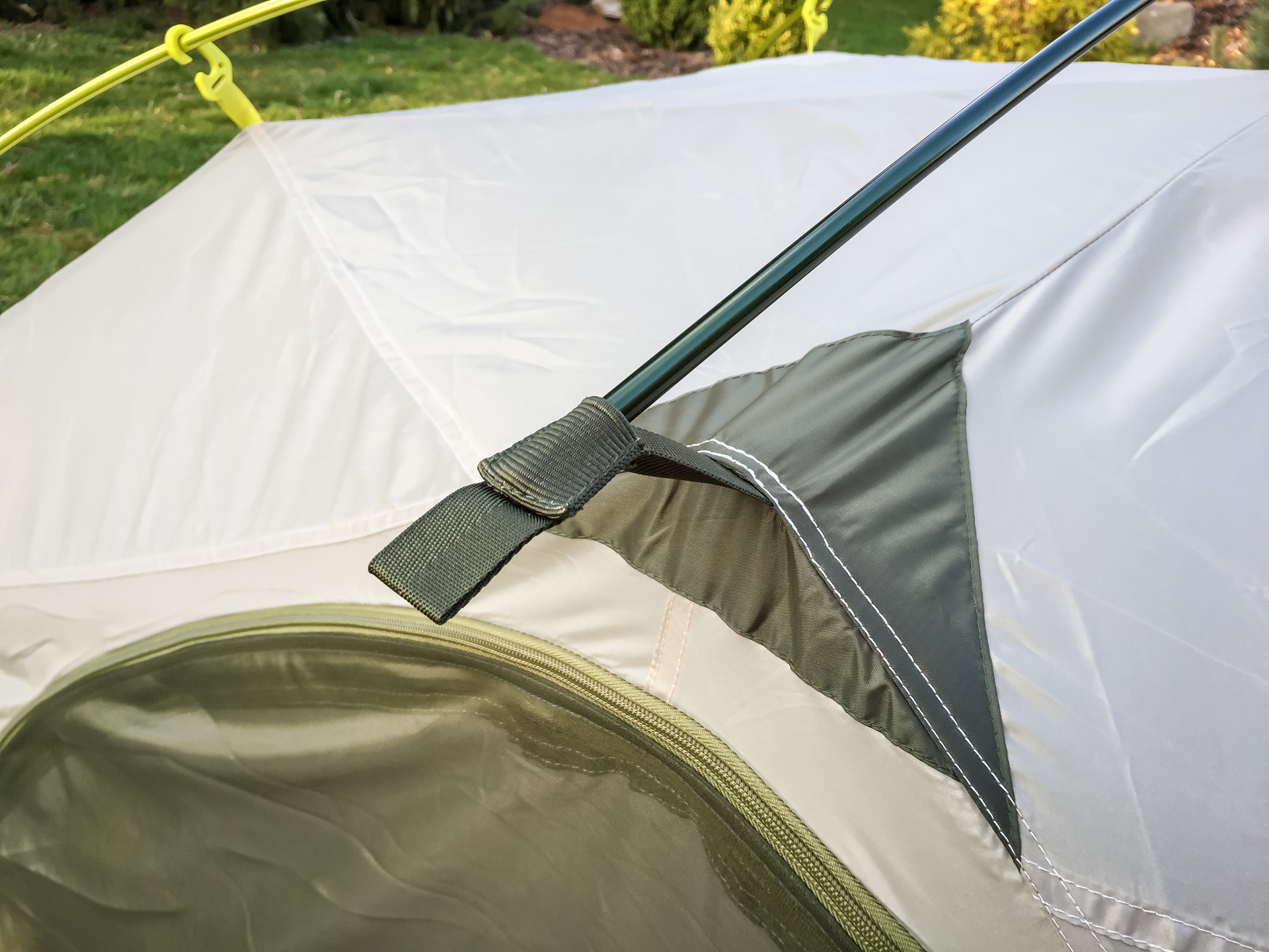 Při spaní za silného sněžení je občas nutné Polarmond odházet