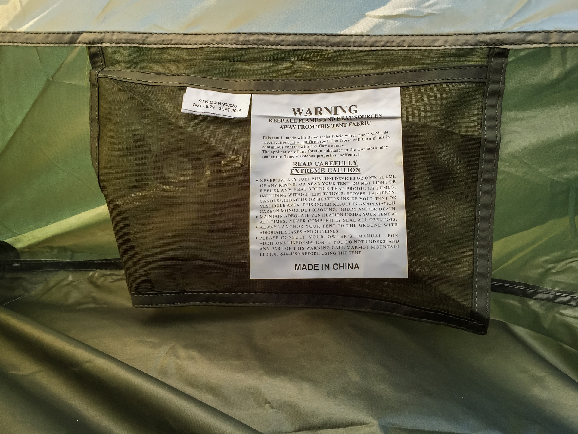 Vnitřní síťovaná kapsa na drobnosti.