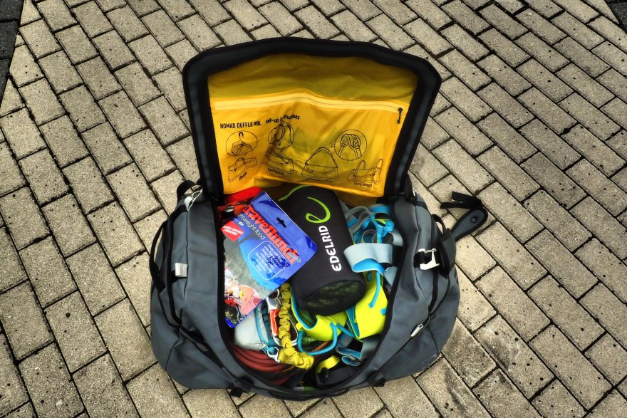 Sea to Summit Duffle bag 90 připraven na přepravu materiálu na focení metodiky do Světa outdooru.