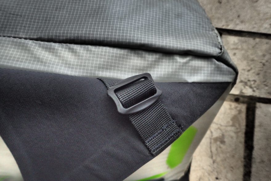 Bederní pás lze z batohu Superlight 30 odejmout.