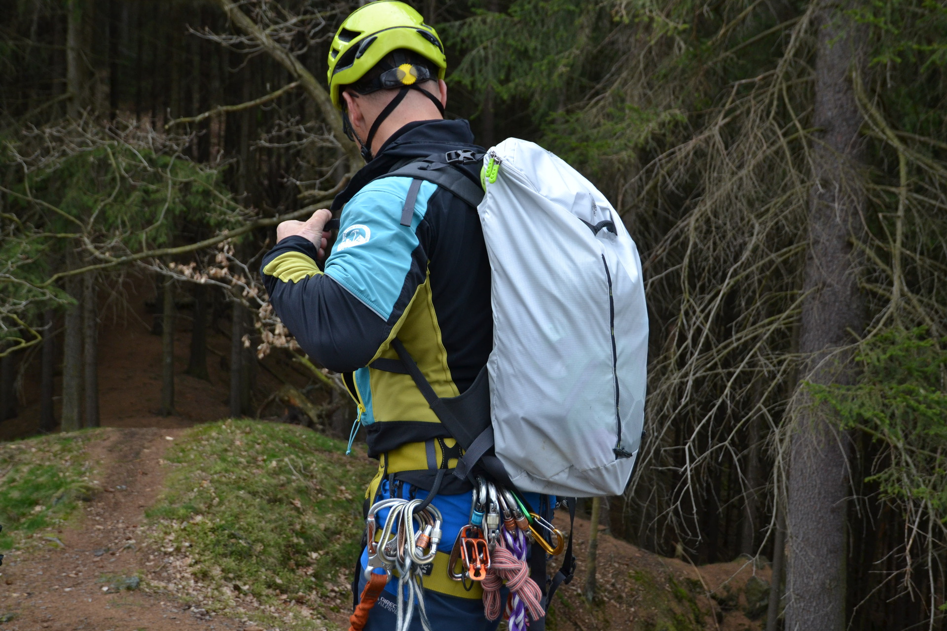 Lowe Alpine Ascent Superlight 30 takto sedí na zádech.